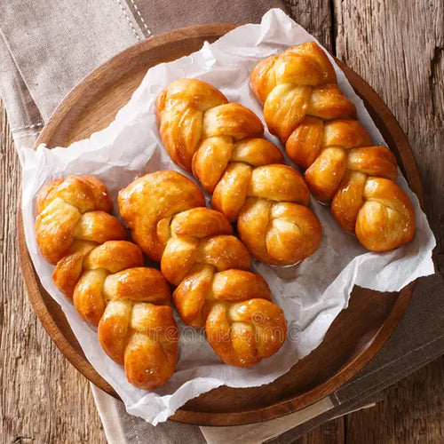 Lekka Koeksisters A traditional South African braided dough pastry deep fried and glazed with a sugar syrup 77g